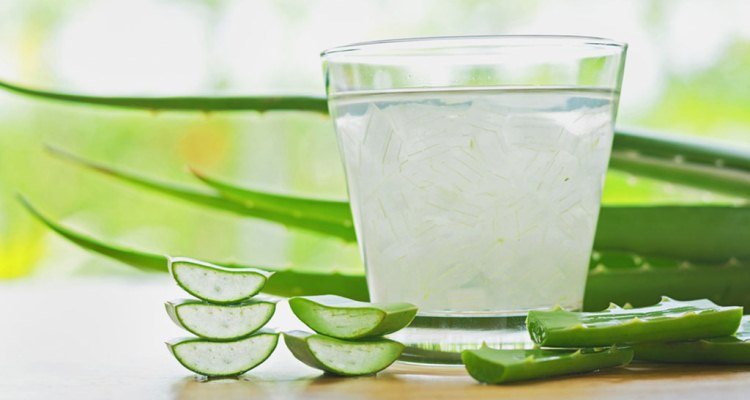 How to Make a Pack with Aloe Vera for Hair